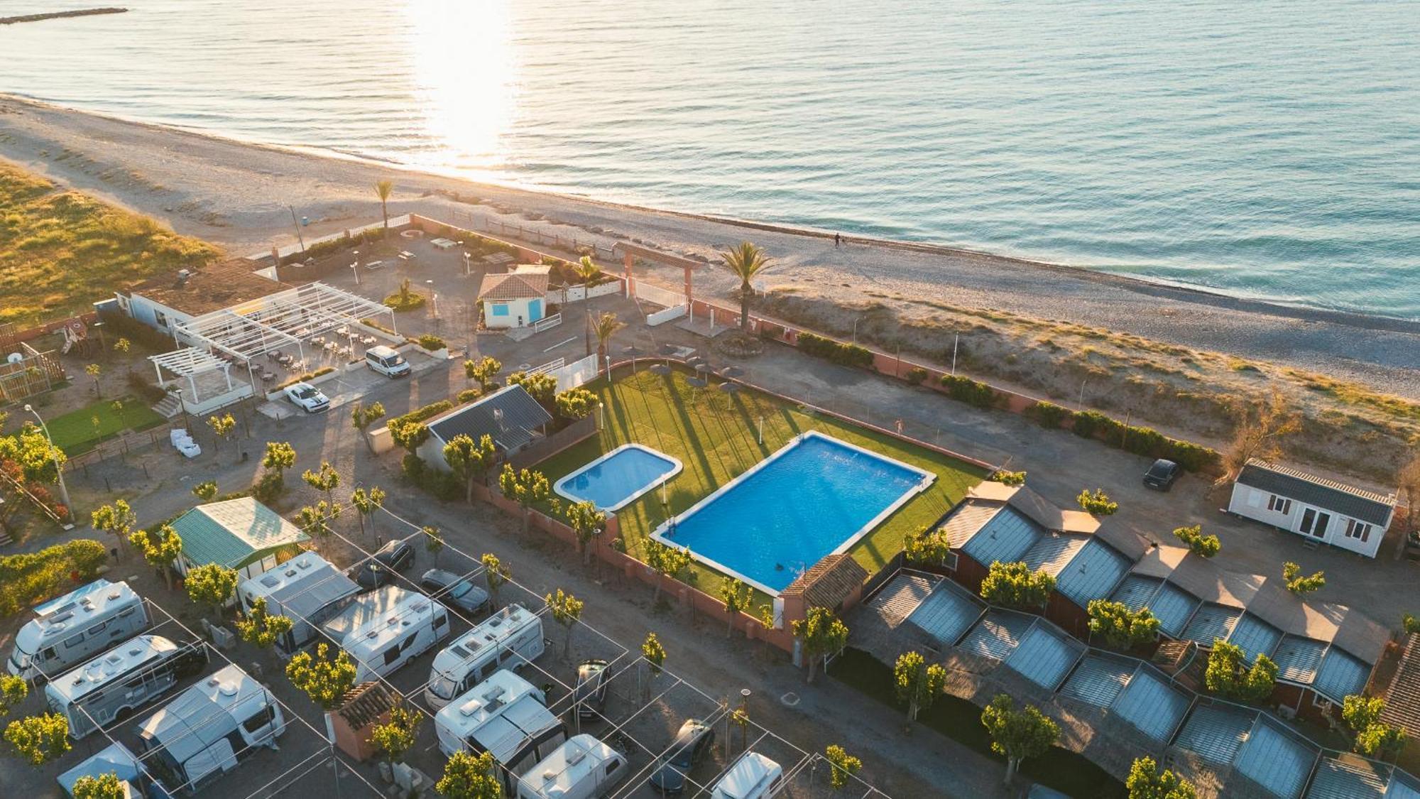 Camping Tres Estrellas Mediterraneo チルチェス エクステリア 写真