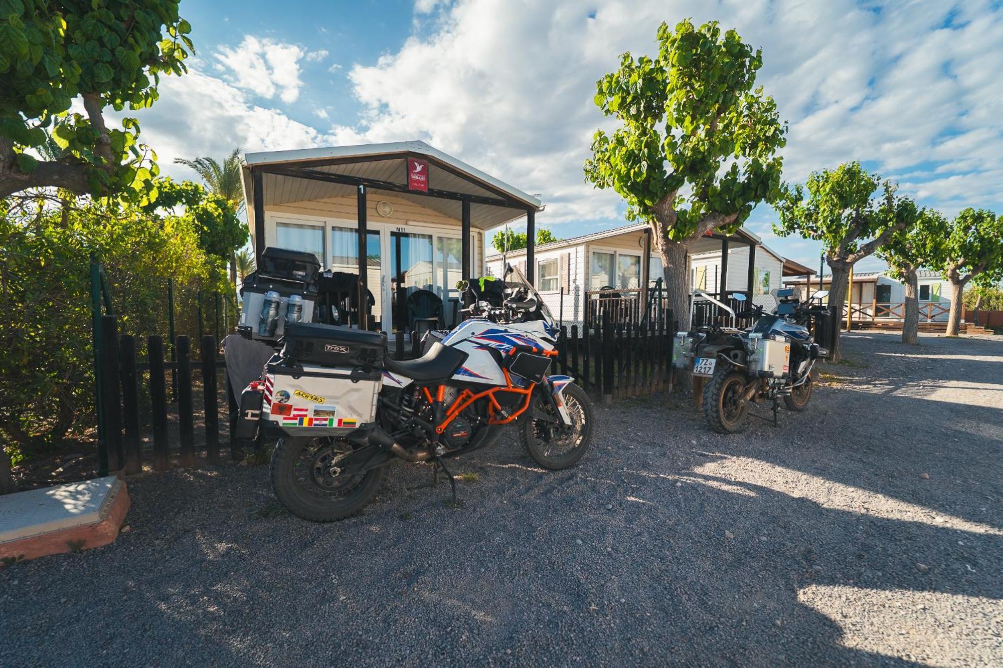 Camping Tres Estrellas Mediterraneo チルチェス エクステリア 写真