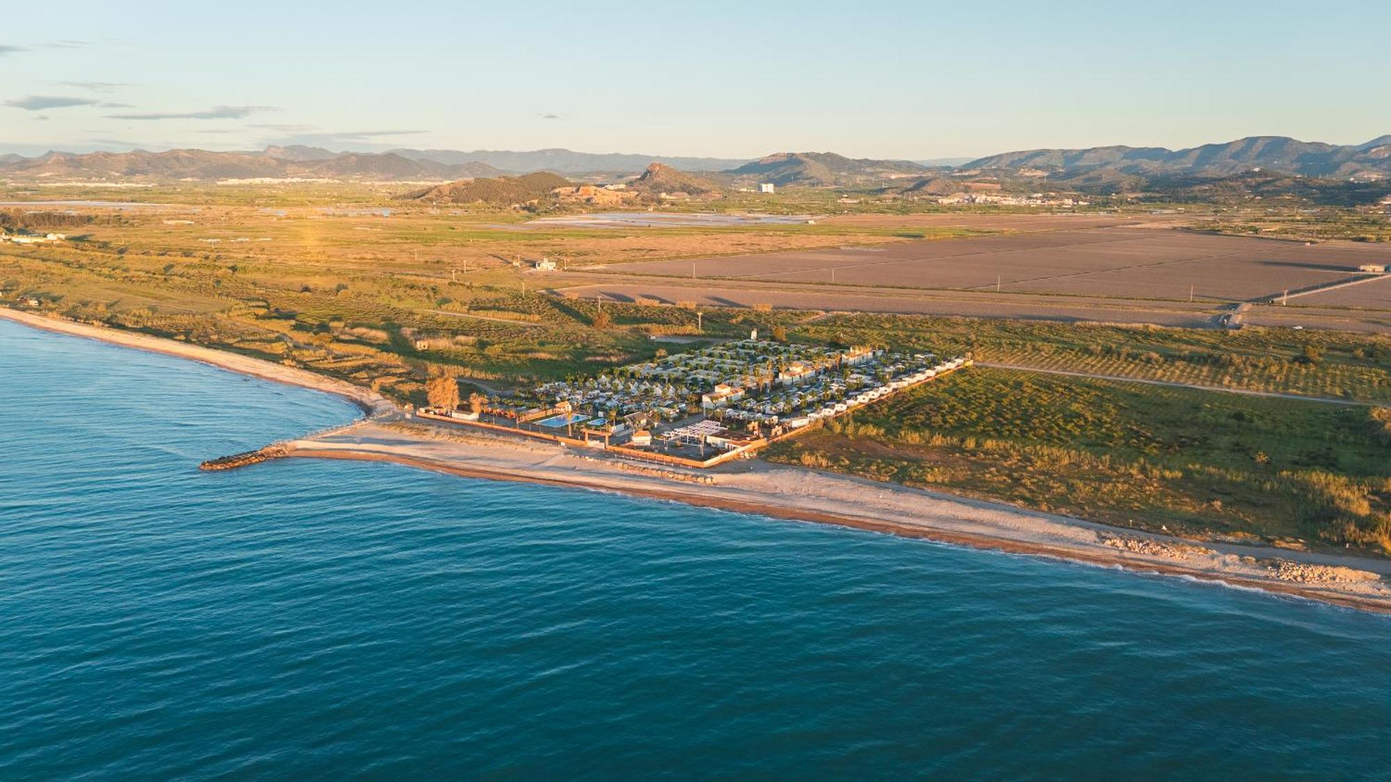 Camping Tres Estrellas Mediterraneo チルチェス エクステリア 写真